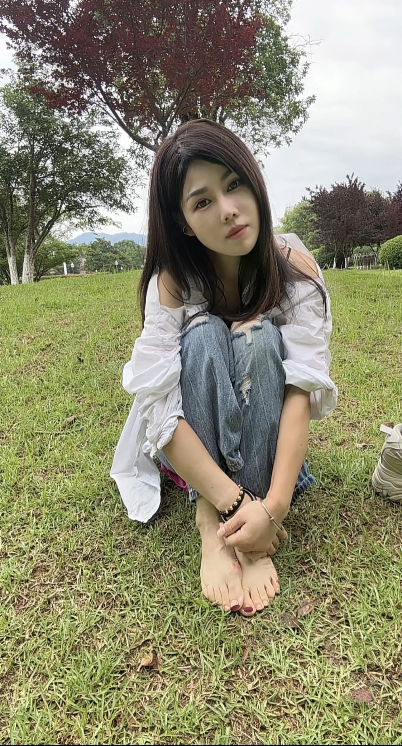 我只是做错了一些事情，走错了一些烂路，鞋子沾了泥。衣服蹭了灰，可我的心...