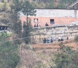 太令人难过了[流泪][流泪][流泪]消防员没有牺牲在赴汤蹈火的前线，却在坠崖事故