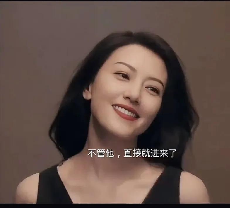 当高圆圆说出:“我敢给，你敢要吗？”时，心都碎了。
她拿着酒杯，红酒。潇洒的走进