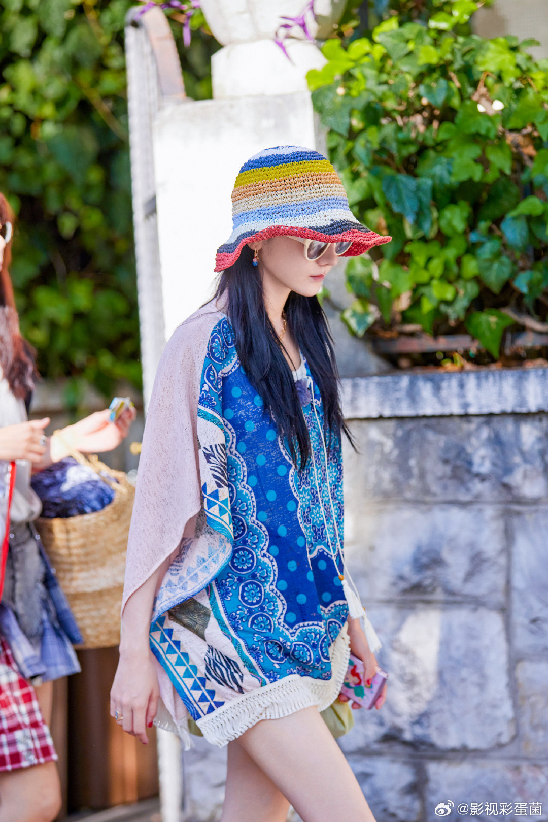 #迪丽热巴彩虹草帽##迪丽热巴海边穿搭#啊啊啊啊啊特别美[哇] ​​​