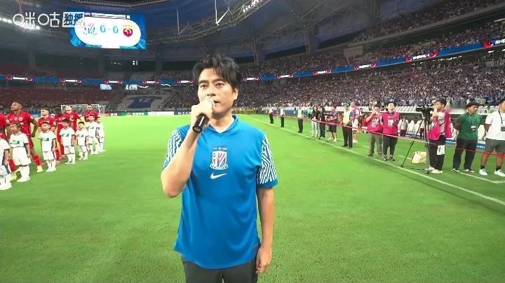 申花国歌领唱又迎来一位知名人物！可以说各个领域都有申花的球迷！反观海港主场德比比