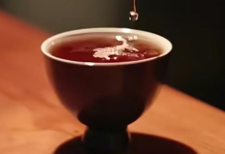 没想到喝个茶，

竟然还有这么多门道，

如果倒的满，

那就是在赶人了，

直