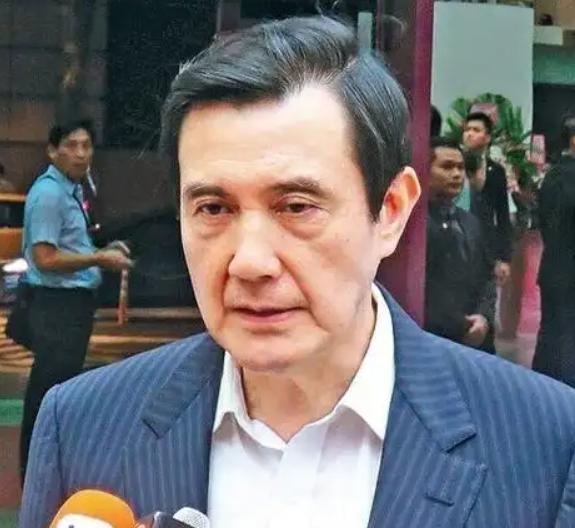 马英九曾经的一番表态，又在两岸炸开锅了。“倘若大陆推动统一不走和平途径、不讲民主