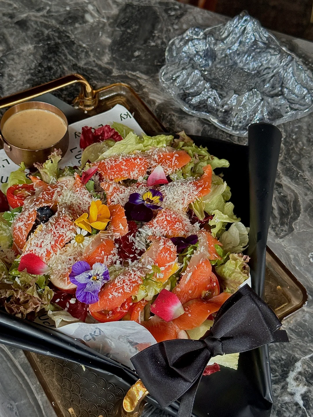 珠江新城半开放式窗边的花园简餐！🍝💐