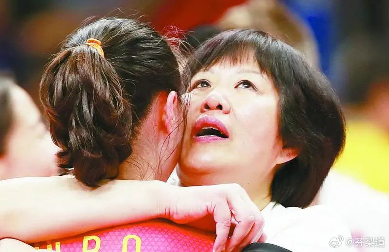 郎平中国女排上观新闻封面人物--郎平：“钢铁”是这样炼成的 郎平的排球人生，如一