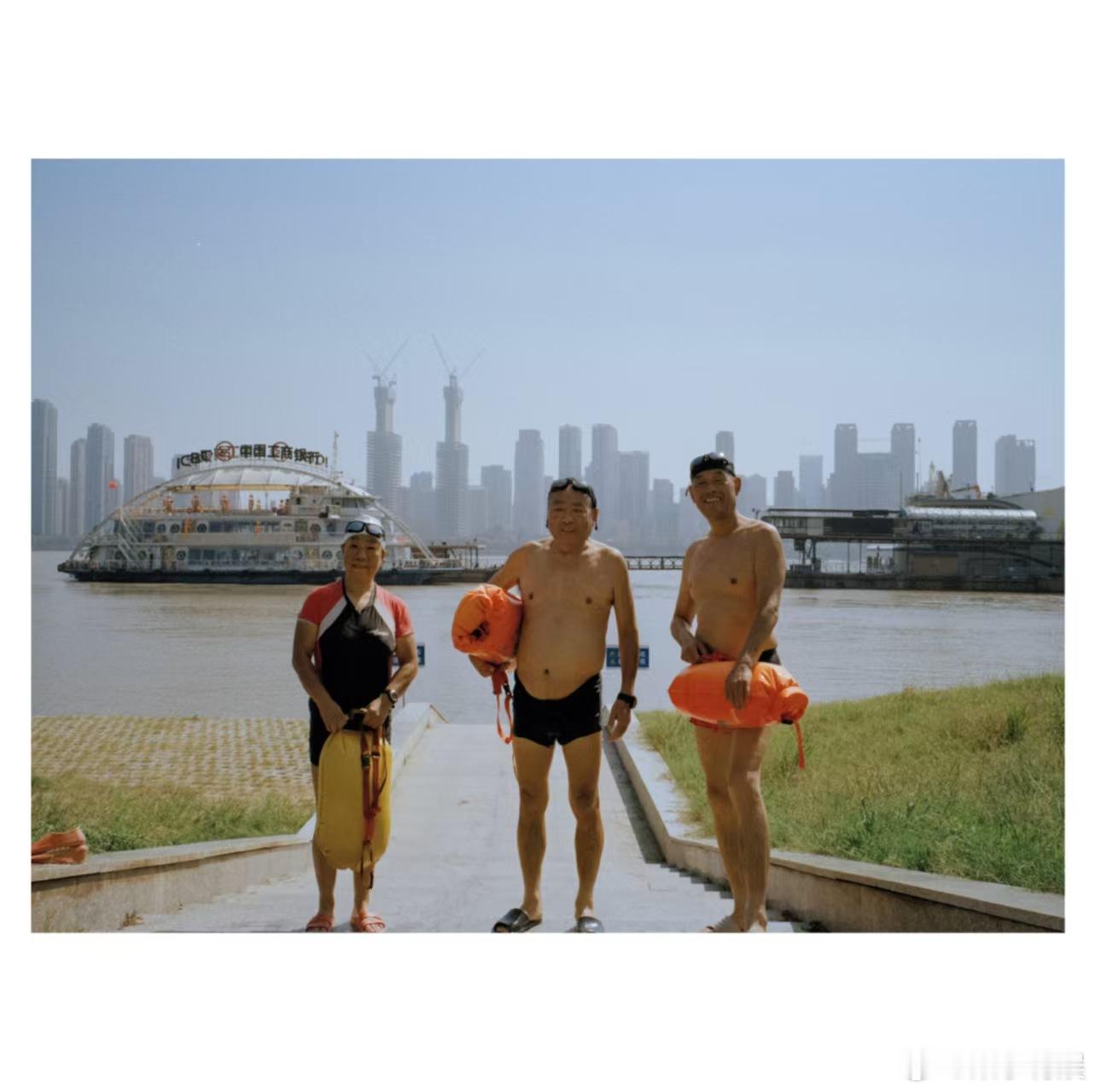 李现武汉胶片李现镜头下的武汉李现镜头下的武汉，好会拍，[抓狂][抓狂] ​​​