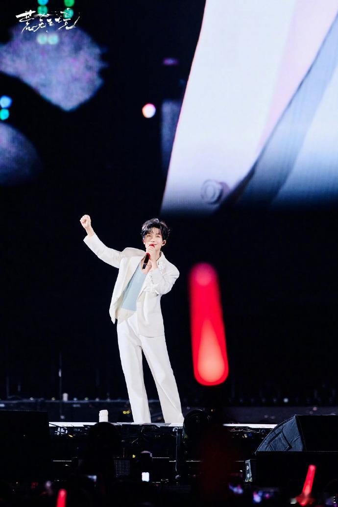 陈楚生演唱会拉动南昌消费近10亿元陈楚生演唱会首创环保花车巡游 谁能想到，陈楚生