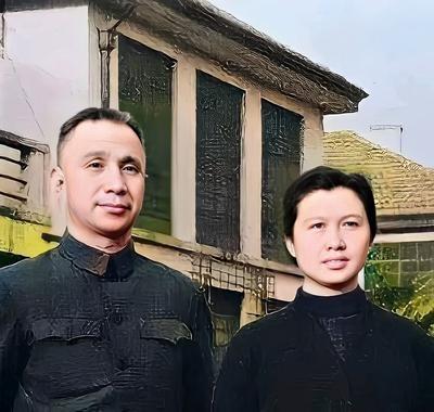 1950年，上海解放后，粟裕将军和妻子楚青逛上海。

在路过一家咖啡馆时，粟裕突