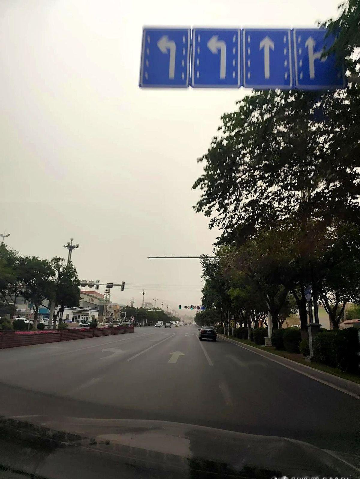 两年没去库尔勒，前几天应邀去讲了两天课，对库尔勒的天气有了不同的认识。

这次住