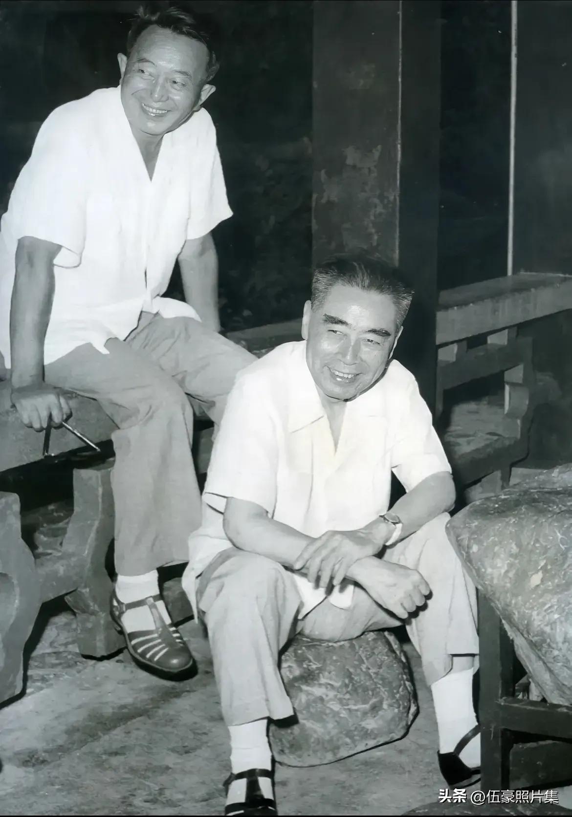 周总理：我们对待任何问题，都必须坚持"知之为知之，不知为不知"的老实态度，不懂决