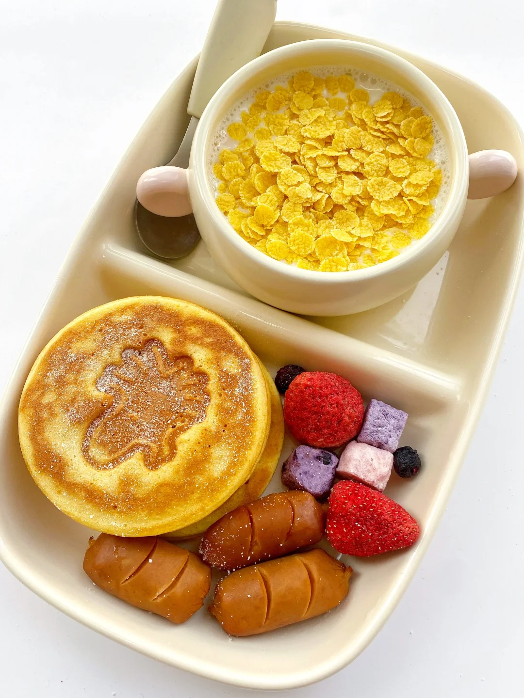 小朋友的早餐🥞史努比奶香松饼🌽玉米片牛奶