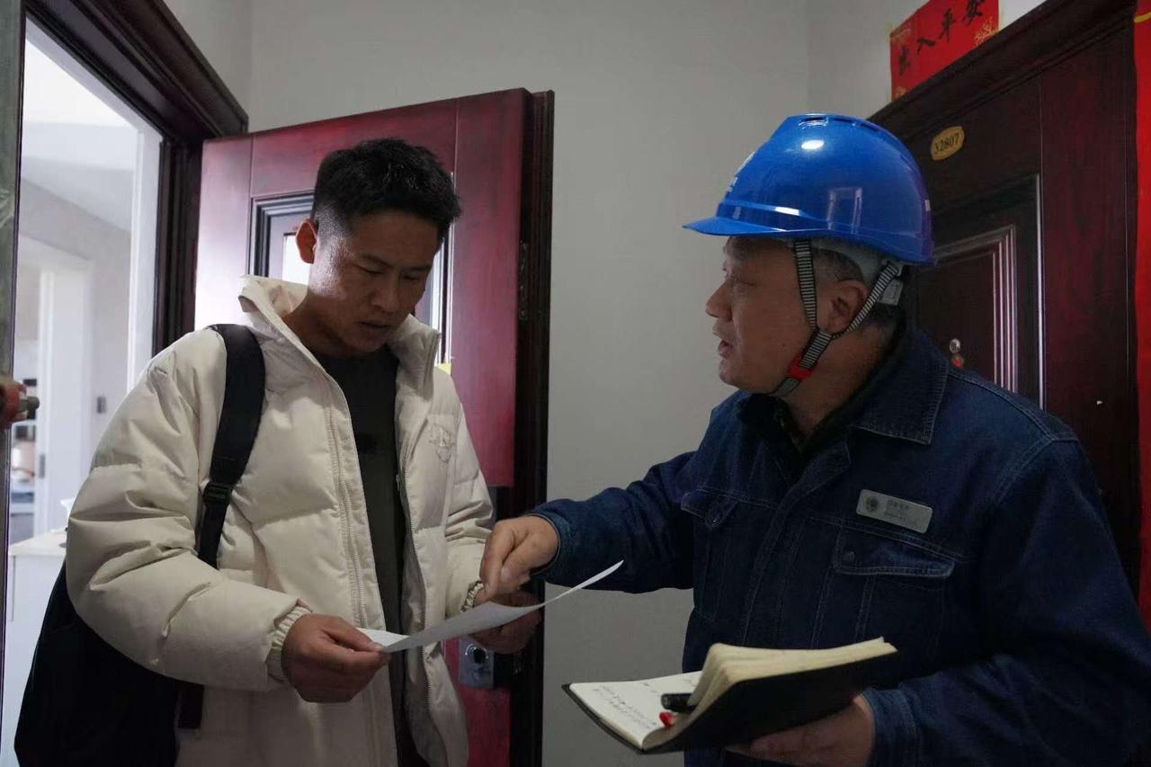 换表惠民暖冬行 长安供电用专业服务赢得居民点赞
11月26日，国网西安市长安区供