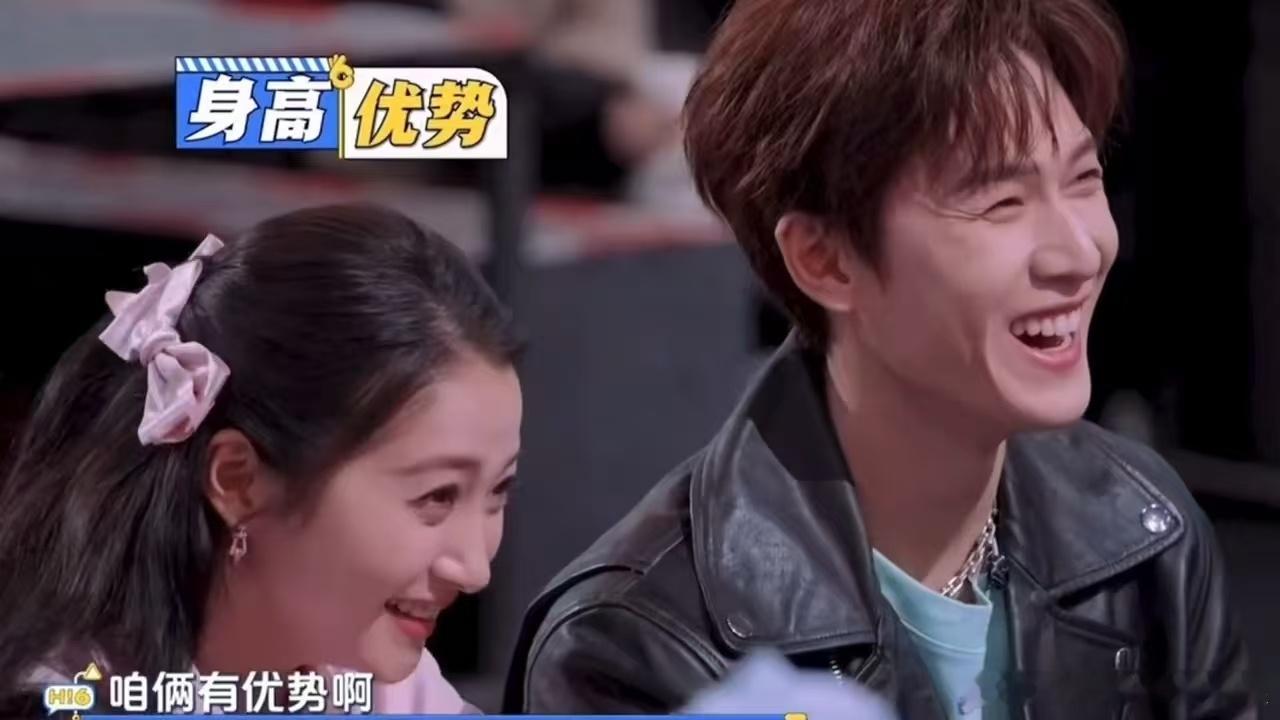 李昀锐偷偷看关晓彤关晓彤90多斤你好星期六 你们觉得艺人剧宣期间松弛自然的同框状