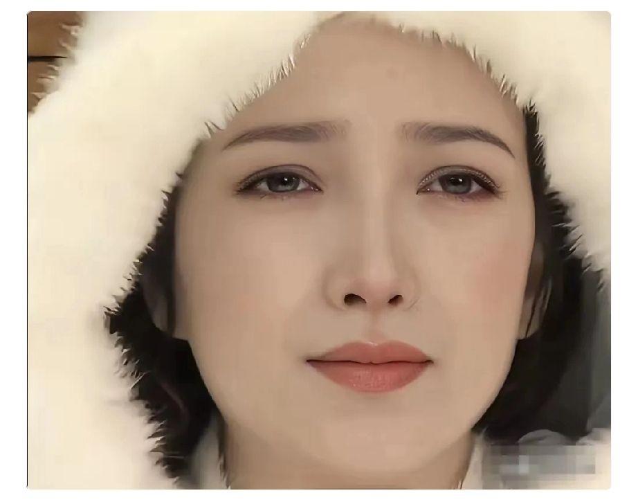 刚看到有人说何晴面相带“哀愁”，所以演苦情角色合适。 
面相这事儿，说到底不就是