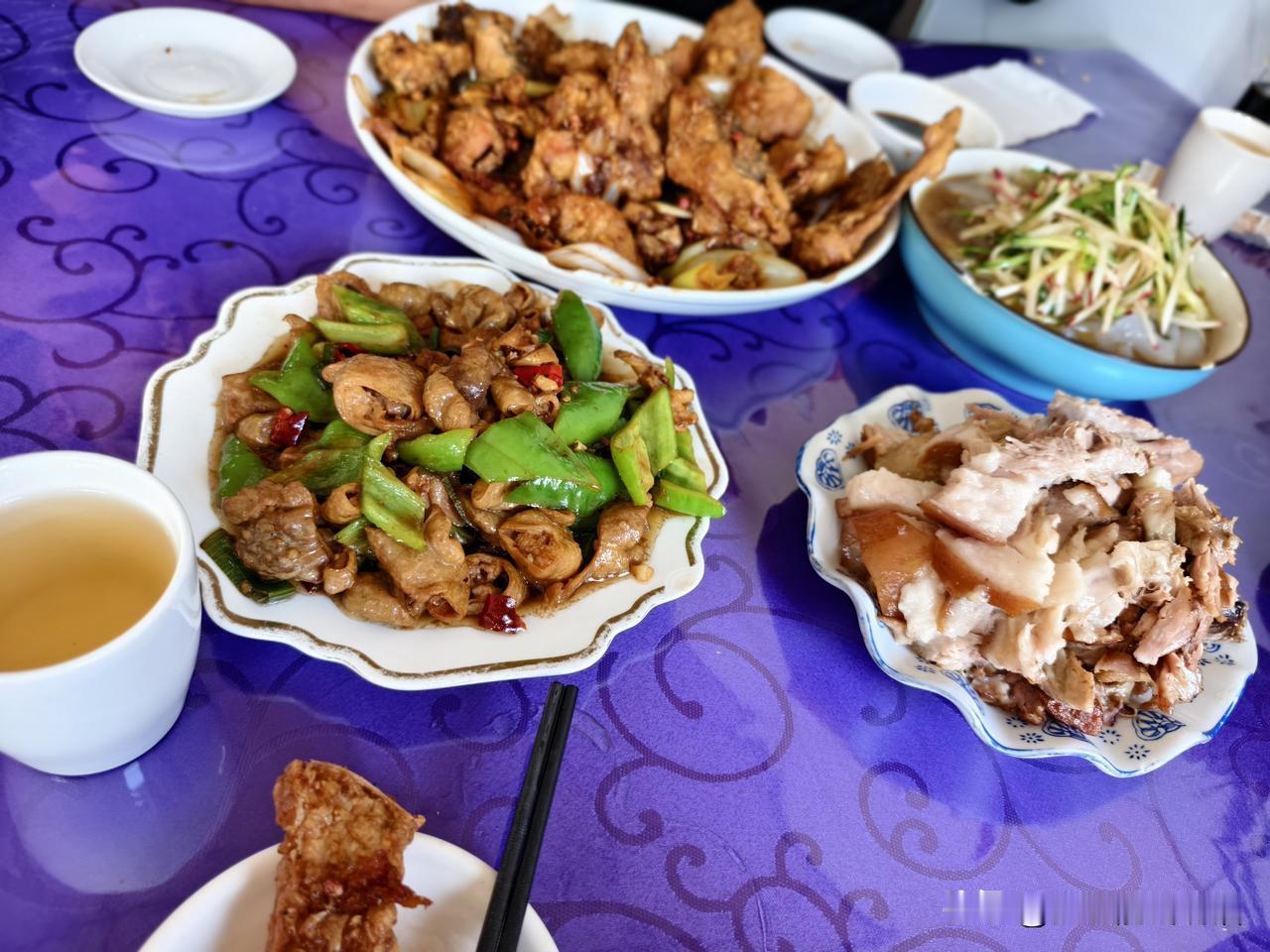 春日生活打卡季 地标山西偏关小县城南门外，旧汽车站附近的小饭店，这大概是南门外生