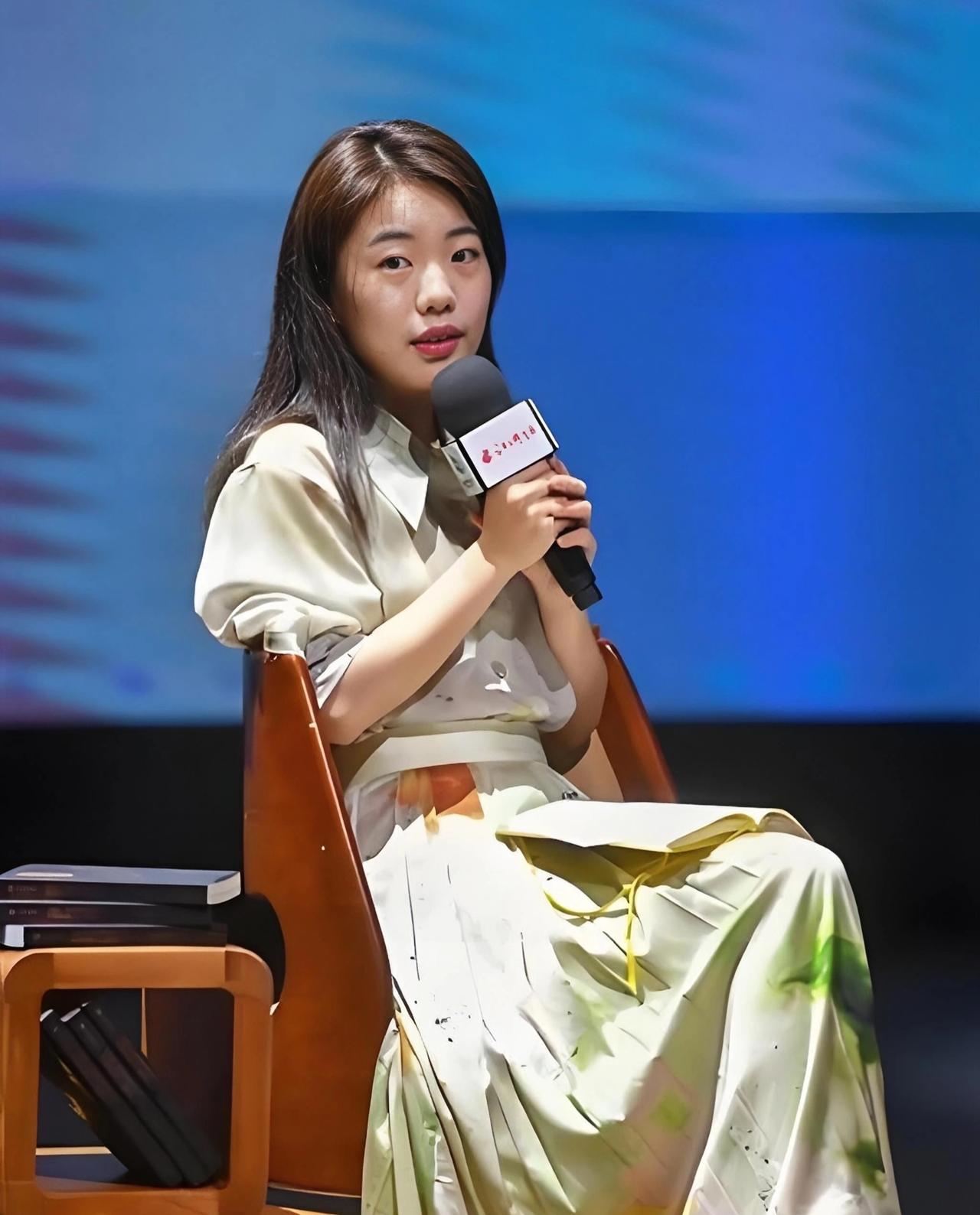 蒋方舟名下4家企业均已注销。中国人民大学7月13日晚通报，认定蒋方舟硕士学位论文