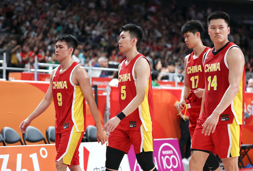 【新闻分析｜亚运再次失利，#中国男篮差距何在#】18日的名古屋亚运会男篮半决赛中