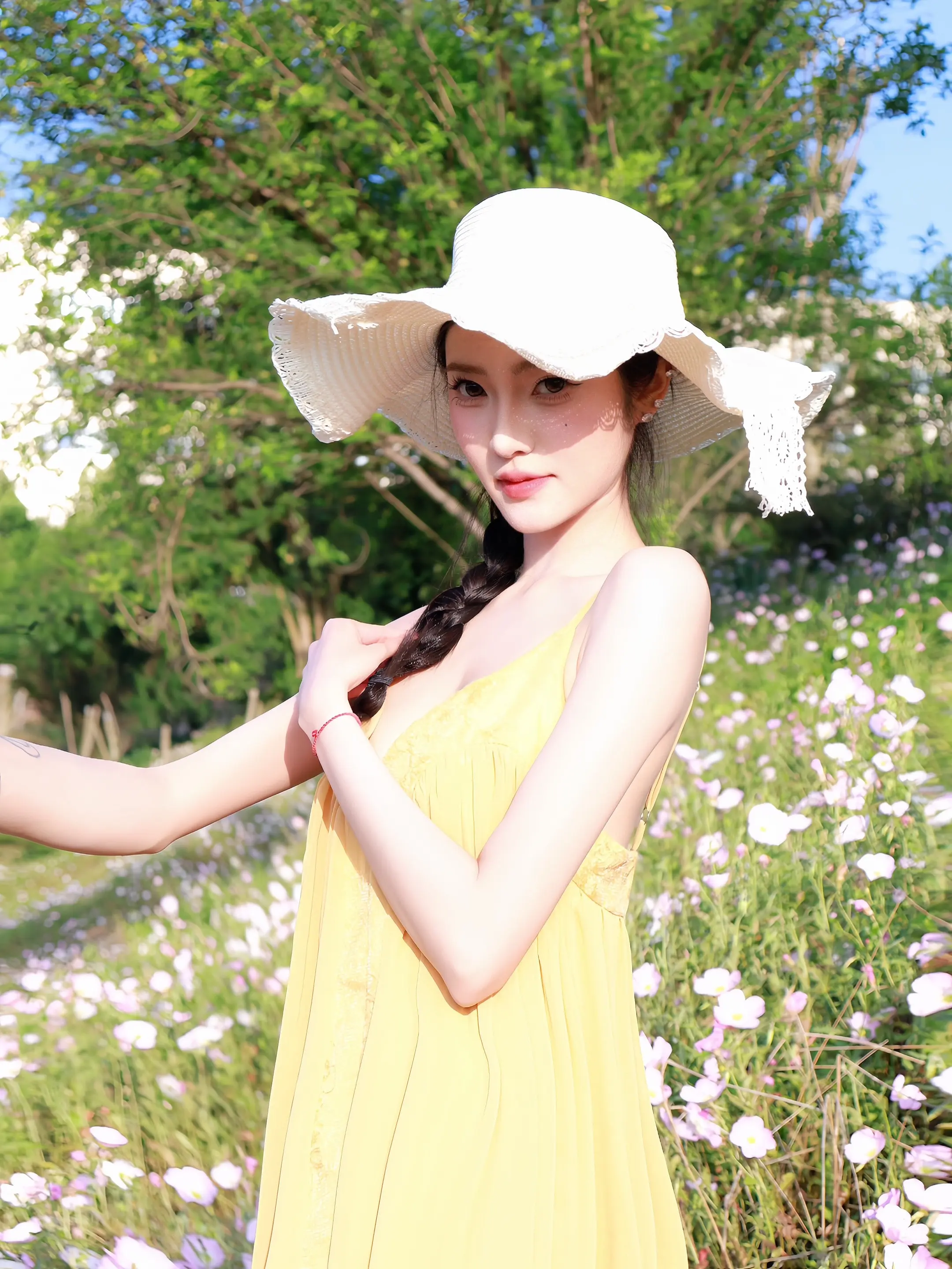 或许我们都普通 但总有人看你特别.