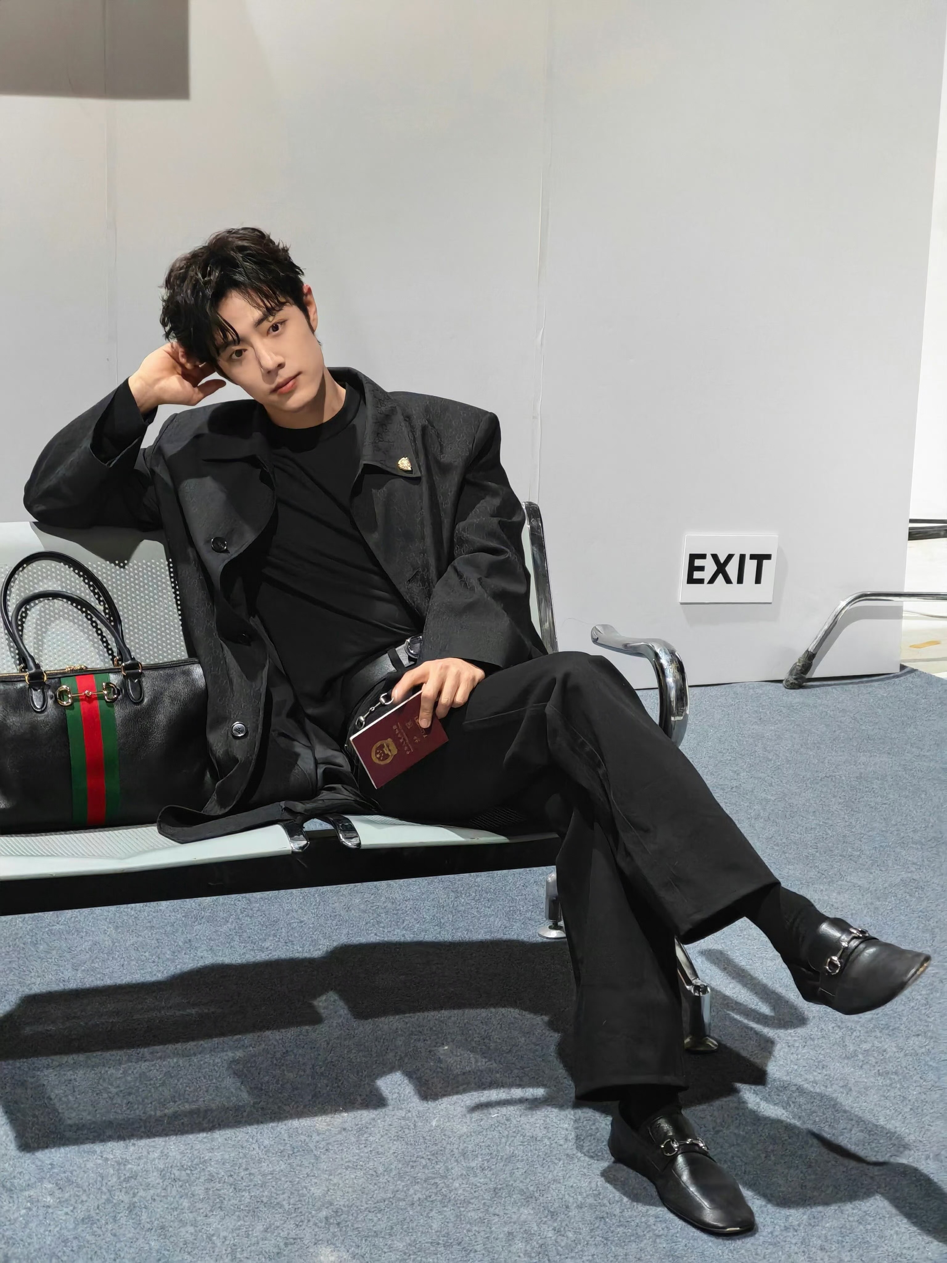 在遇见你的那一刻，浩瀚星辰，皆降为尘！帅气迷人的战，好爱呦！肖战 🏮肖战希望乘