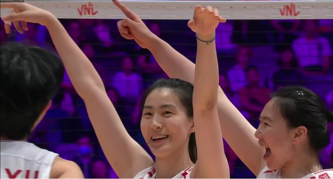 中国女排香港站第二比赛日
【14人大名再调整】
二传小将解盛钰、接应杨舒茗入列！
