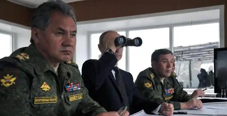 特朗普刚取消普特会面宣布对俄实施新制裁，普京亲自坐镇指挥，以俄三军总司令身份下令