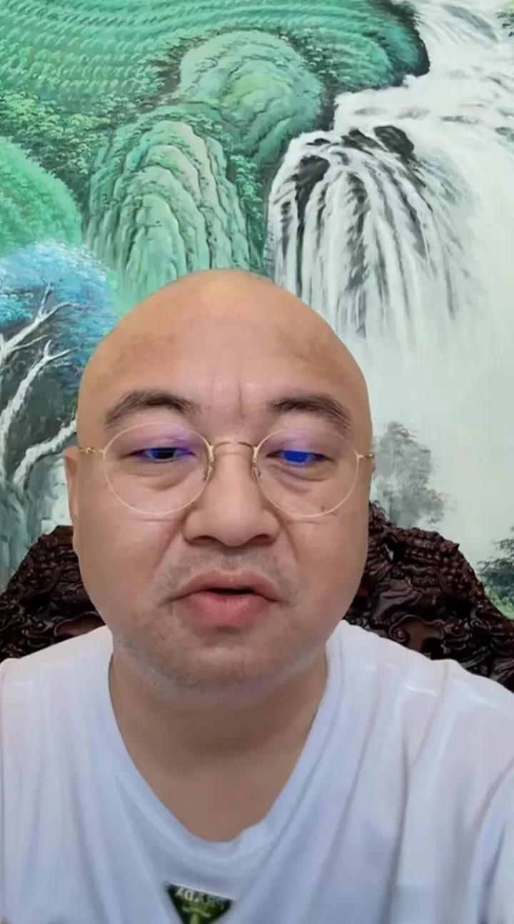 【被黑恶势力盯上后，东方阿保喊话要移民】在湖北做大生意的吉林人东方阿保中午在直播