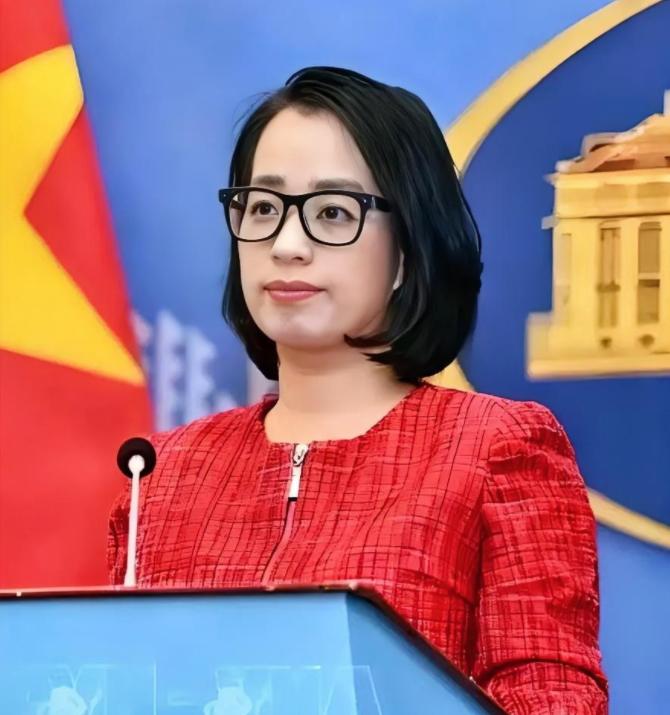11月27日傍晚，越南外交部发言人范秋姮在例行记者会上重磅发声，坚决重申支持一个