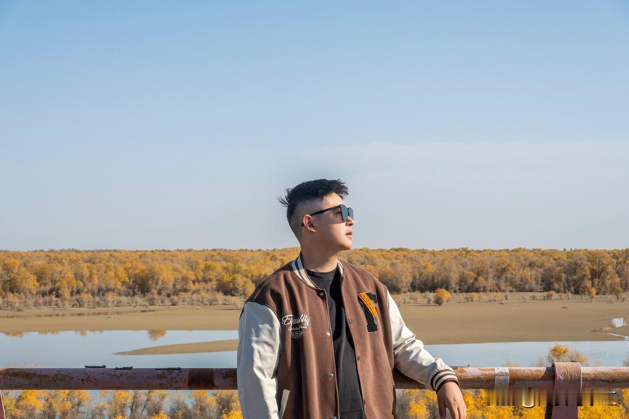 秋天的童话世界🍂
#寻美沙雅e路看胡杨#