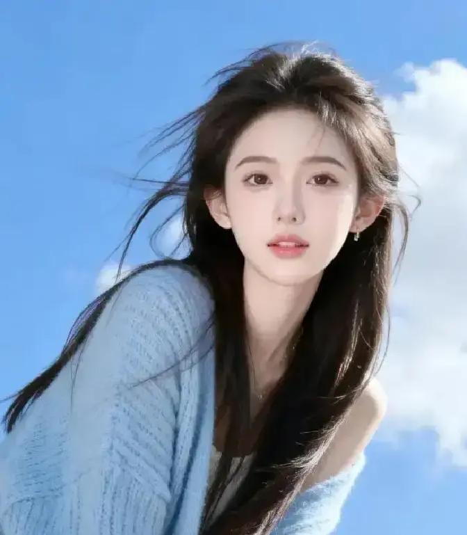 女人突然对你热乎，多半不是天降缘分。

夜里消息秒回，见面贴得近，手一碰就笑。