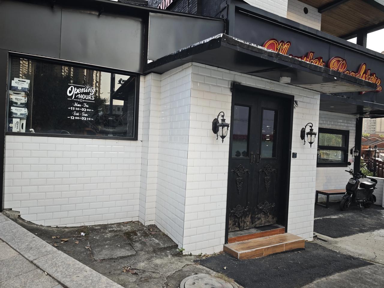 人这一生，无论你怎样努力向上，都难免遭受屈辱。
事业如此，爱情婚姻皆如此。
工作