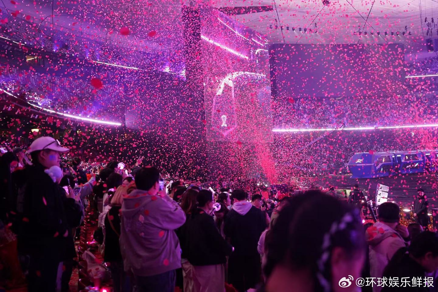 张杰唱嗨了我的青春也回来了张杰全开麦一唱，我直接梦回学生时代。 