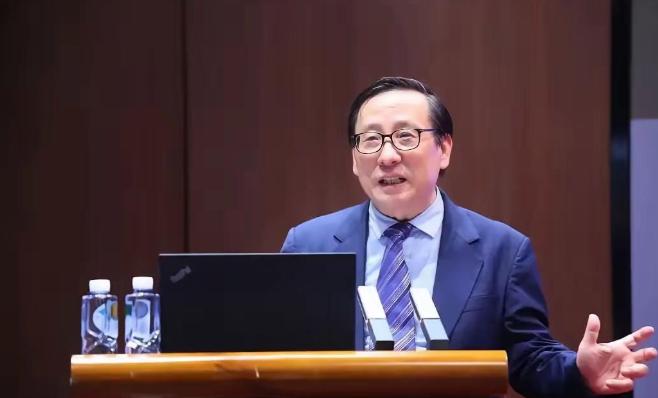 高志凯剖析李维式的买办：儿子在美国当高管，当然不希望中国赢！李维在台上唾沫横飞，
