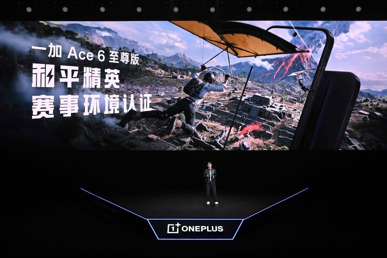 一加 Ace 6 至尊版的游戏表现，更是达到了专业电竞级比赛的水准。
一加 Ac