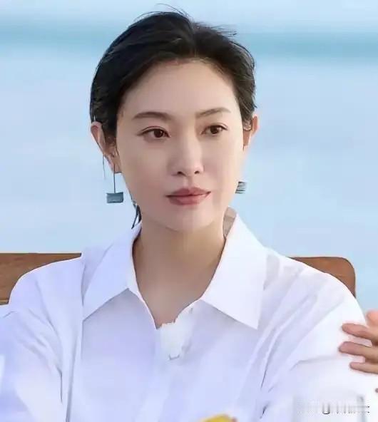我一直觉觉得王佳佳将来一定会成为一线当红演员。她走红不靠精致五官，也没有强大后台