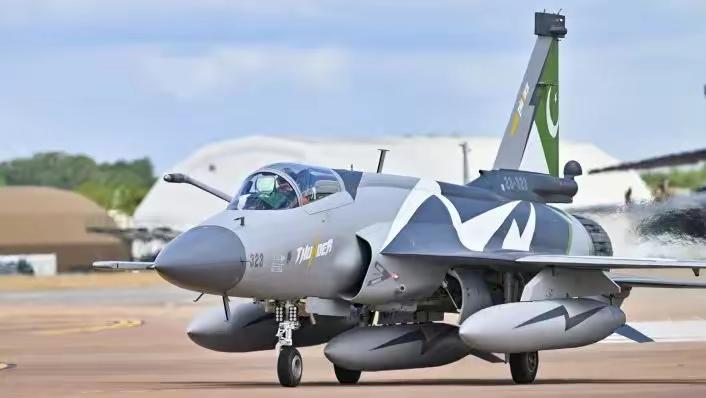 枭龙订单爆火，从不是只靠便宜
 
近期中巴枭龙战机在国际市场热度拉满，阿根廷、阿