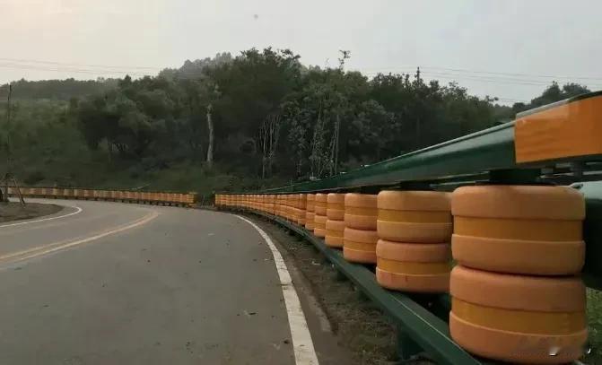 安徽首个旋转式护栏标准正式实施
记者昨日获悉，由马鞍山市公路中心牵头编制的安徽省