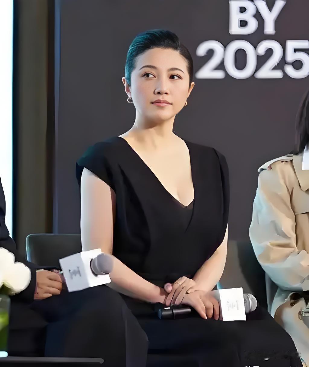 笑死！颜丙燕谈了个小20岁男友

网友：如果是我儿子，那就是孽缘，如果是我，没办