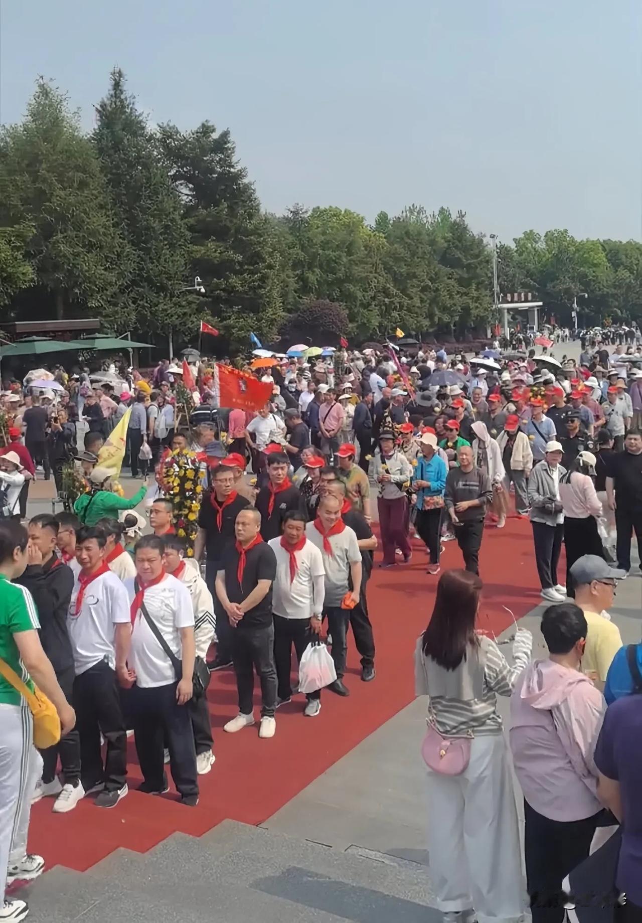 五一接近尾声，纵观全国，最火的不是北京和广东，也非上海和杭州，而是湖南的韶山和长
