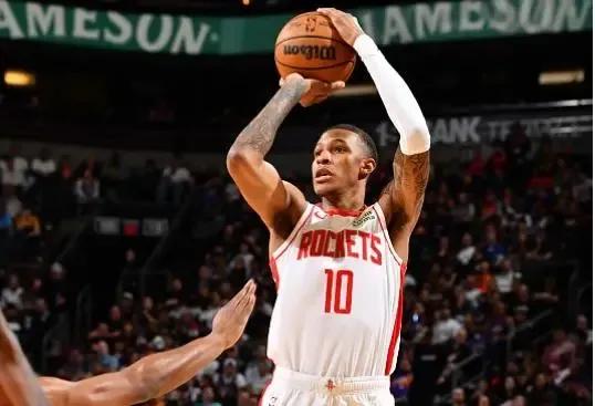 小贾巴里史密斯昨天的表现到让我眼前一亮，全场三分7/5，砍下28+7的数据，好多