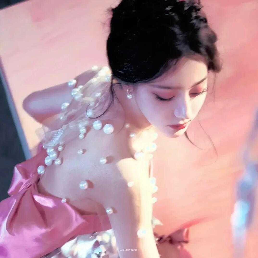 迪丽热巴身体状况百日咳，需要去医院就医，咳嗽讲话都不能讲完整，怎么能拍戏呢，祝美