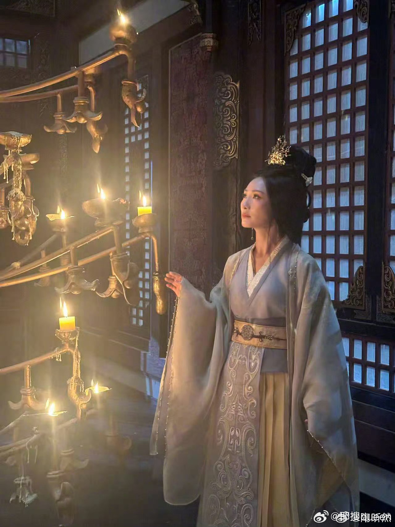 陶昕然靠才艺展示面试分组陶昕然真的自带舞台魅力！分组面试清唱、跳舞样样拿手，即兴