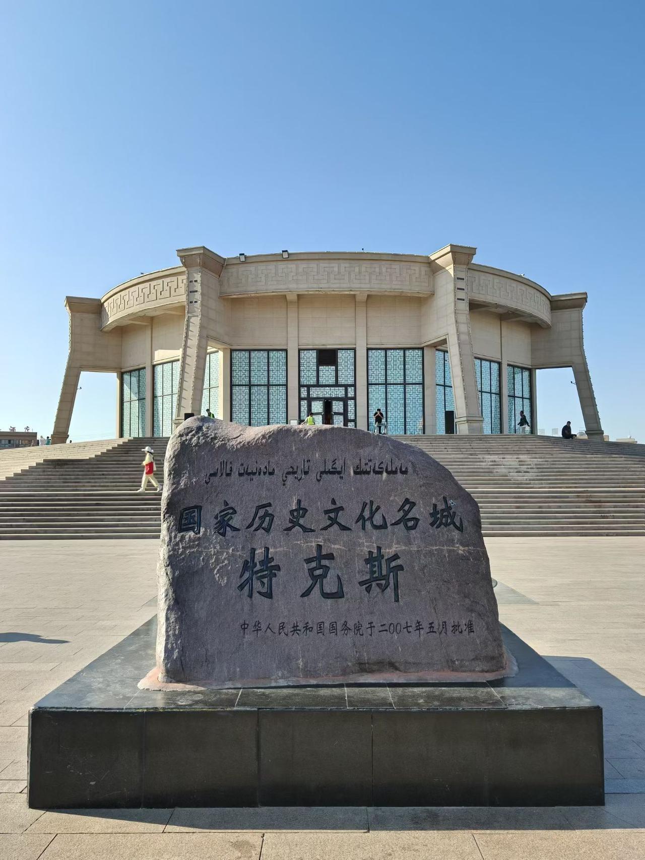 原计划走G219，无奈道路不通，改道昭苏出发，沿G577一路前行，途经那拉提，转