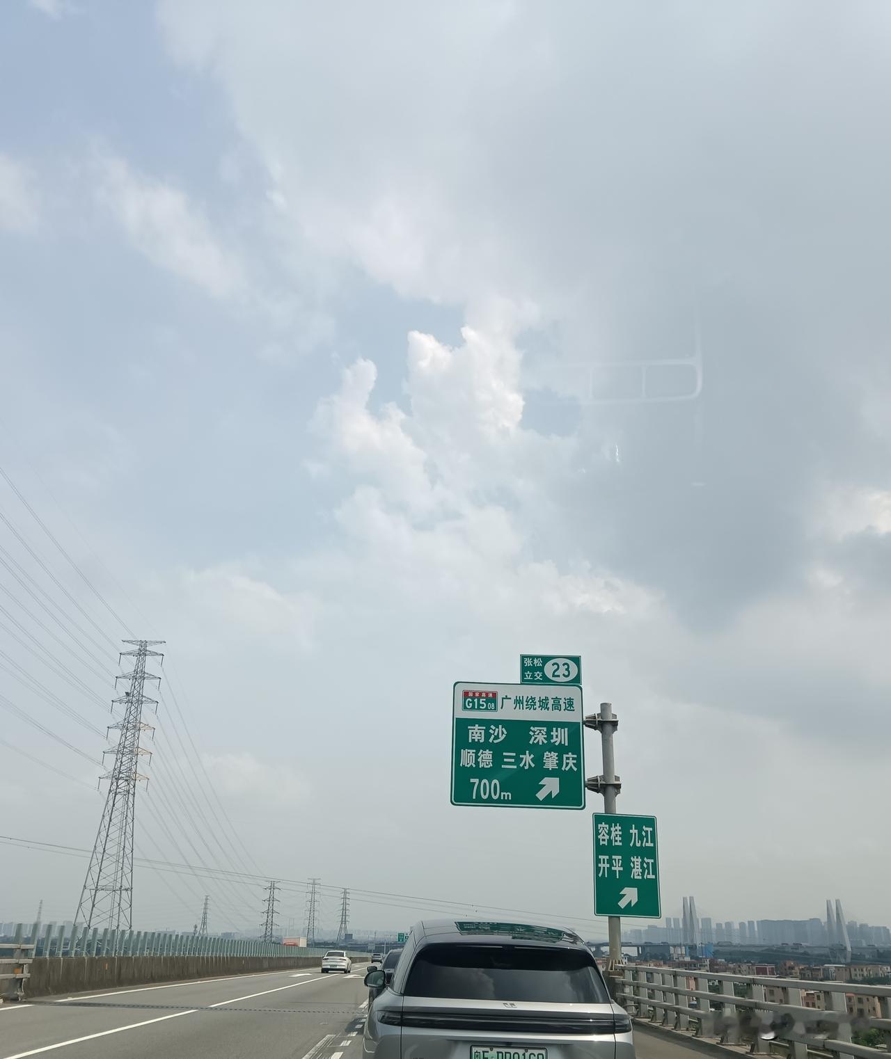 广州绕城高速公路还是非常方便的，珠三角城市之间的交通确实发达！

城市绕城高速 