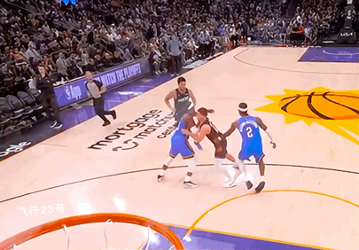 雷霆球员多尔特脚下功夫绝对是NBA一流！

在今日NBA雷霆对太阳的比赛中多尔特