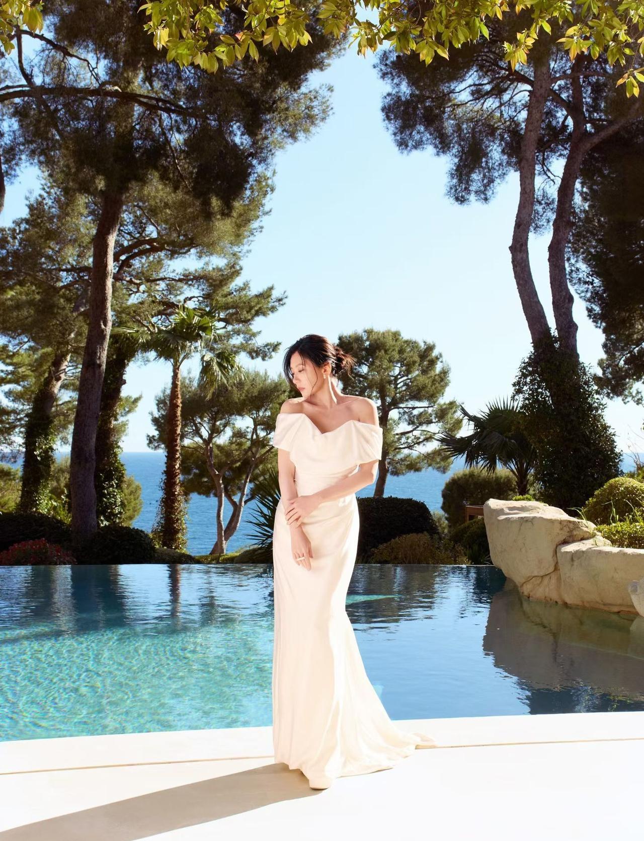 年轻时候是手握多部国民爆款的爆剧女王👑成熟以后还能影后视后双丰收，50+的年龄