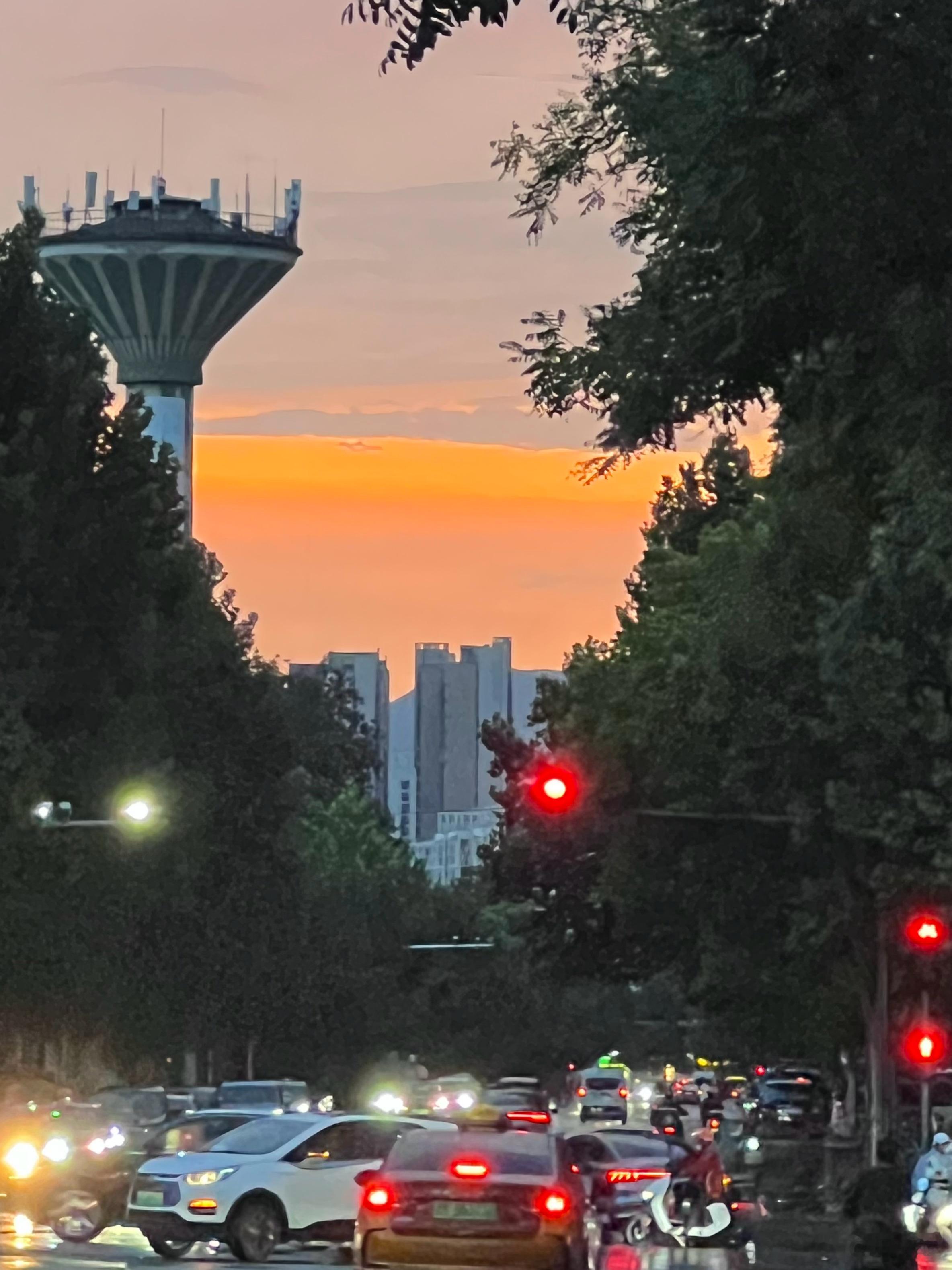 看天上挺好看看地上很混乱 ​​​