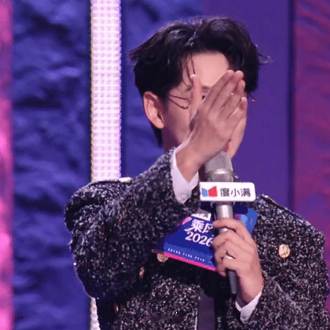 齐思钧表情 他要是哭了，有人会说他不专业。他要是不哭，有人会说他不共情。齐思钧怎