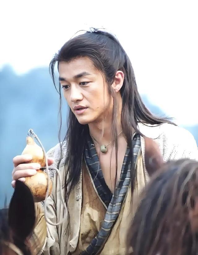 终于知道李亚鹏为什么不演戏救急了，不是没人找他演戏，也不是他想做生意，而是演戏从