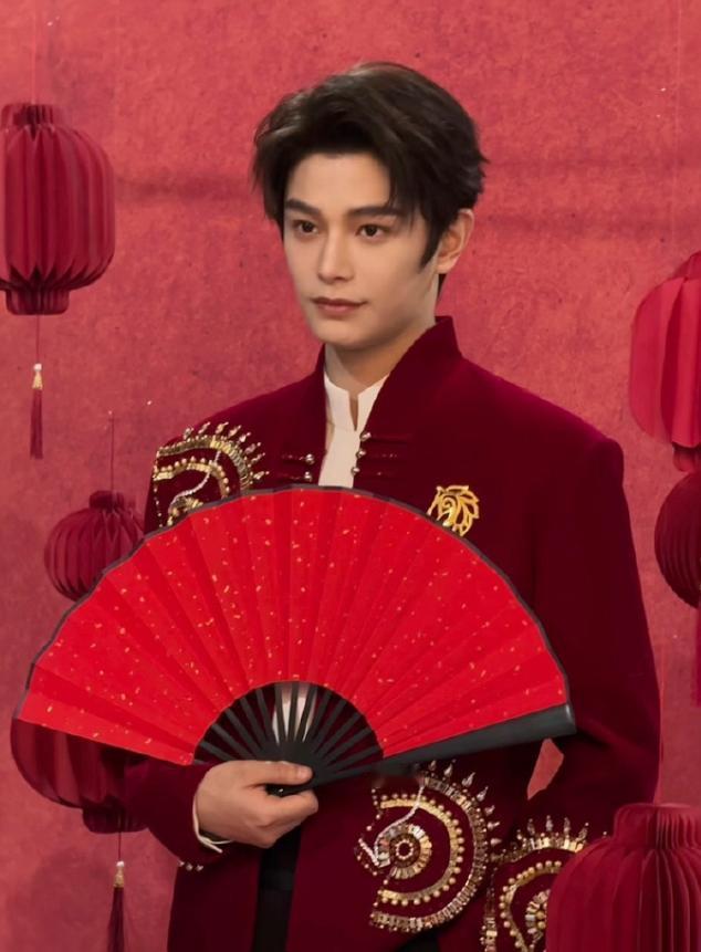 丁禹兮粉丝发文护剧！
宋祖儿丁禹兮《司宫令》平番的消息一出来，两家粉丝多少有点小