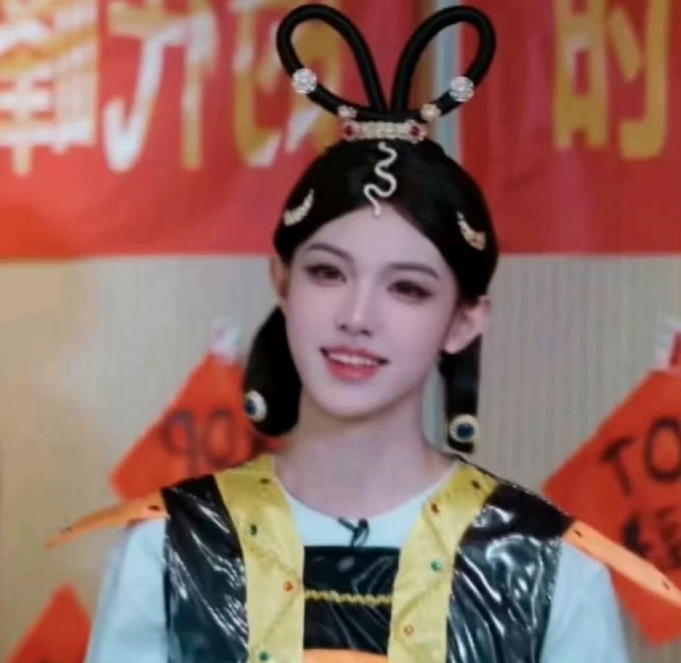 张泽禹女装生图VS精修极致的反差 